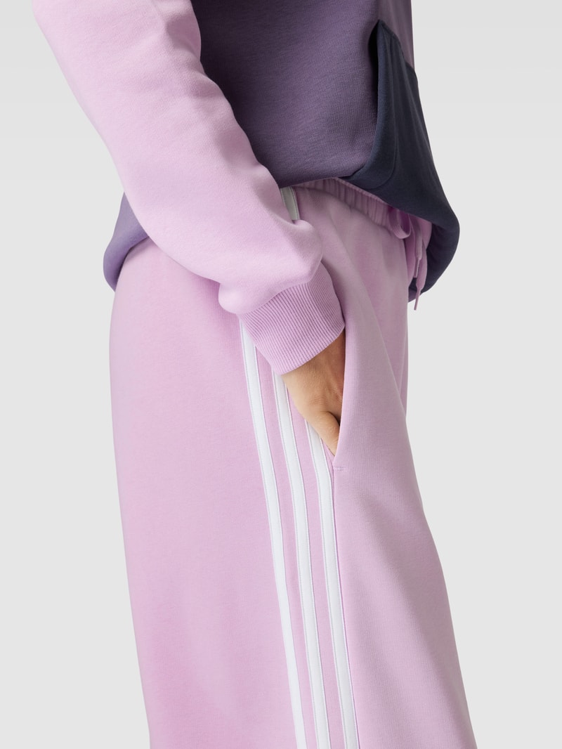 Sweatpants mit Logo-Streifen in violett