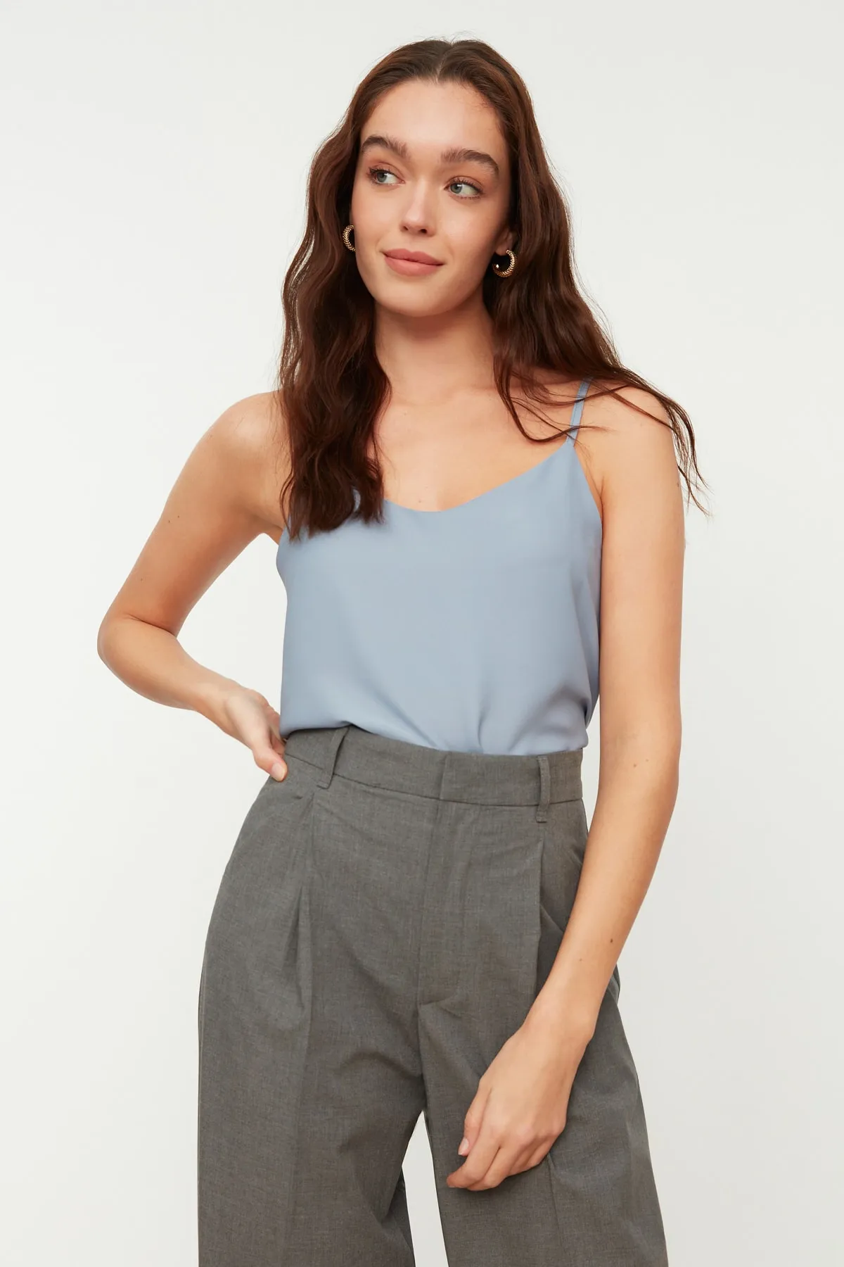 Trendyol Collection  Blaue Basic-Trägerbluse aus Webstoff TWOSS19BB0224