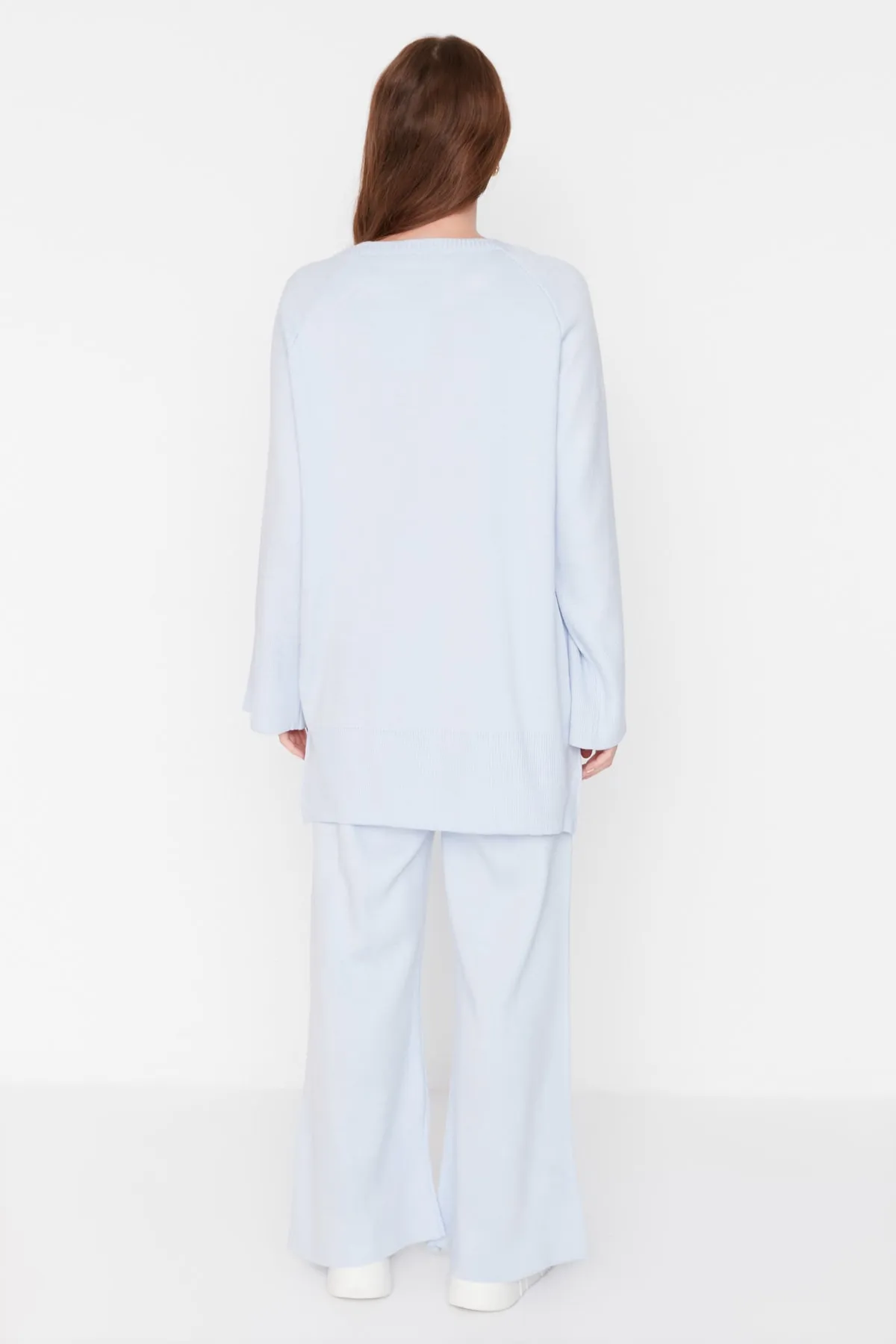 Trendyol Modest  Graues Strickset mit Pullover und Hose mit Schlitzdetail TCTAW23US00030