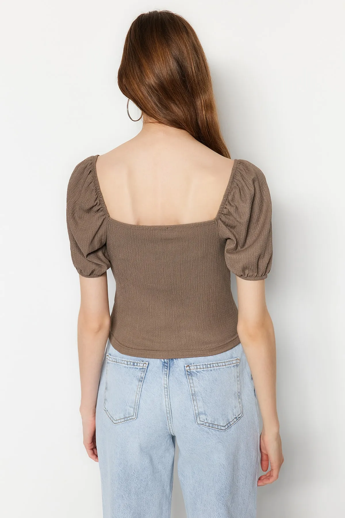 Trendyol Collection  Nerzfarbener, eng anliegender Pullover mit Ballonärmeln und quadratischem Ausschnitt, Strickbluse TWOSS22BZ00126