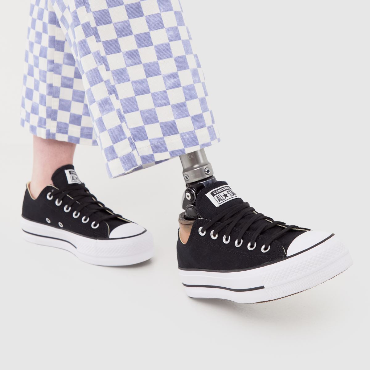 Converse All Star Lift Ox cipők fekete és fehér színben