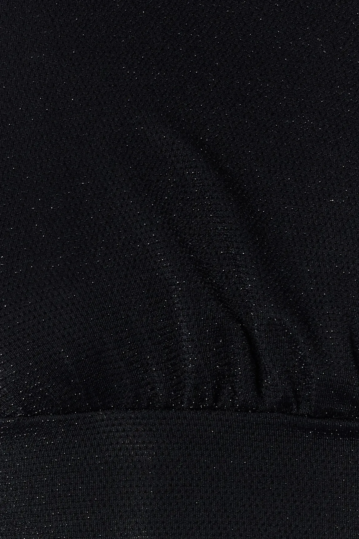 Trendyol Collection  Schwarzes, bauchfreies, gefüttertes, glänzendes Strick-Bustier TPRSS23BS00011