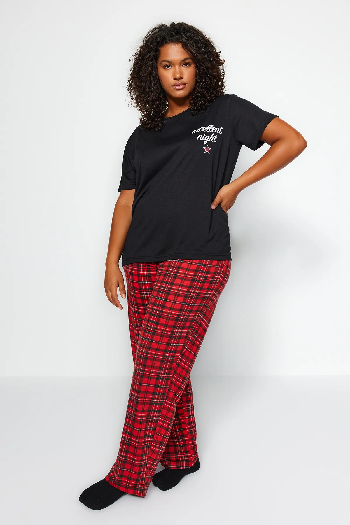 Trendyol Curve  Schwarzes bedrucktes, kariertes Pyjama-Set aus Flanellgewebe TBBAW24AI00016