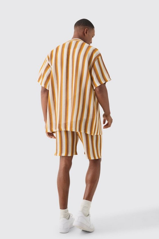 Lockere gestreifte Strick-Shorts in Senf