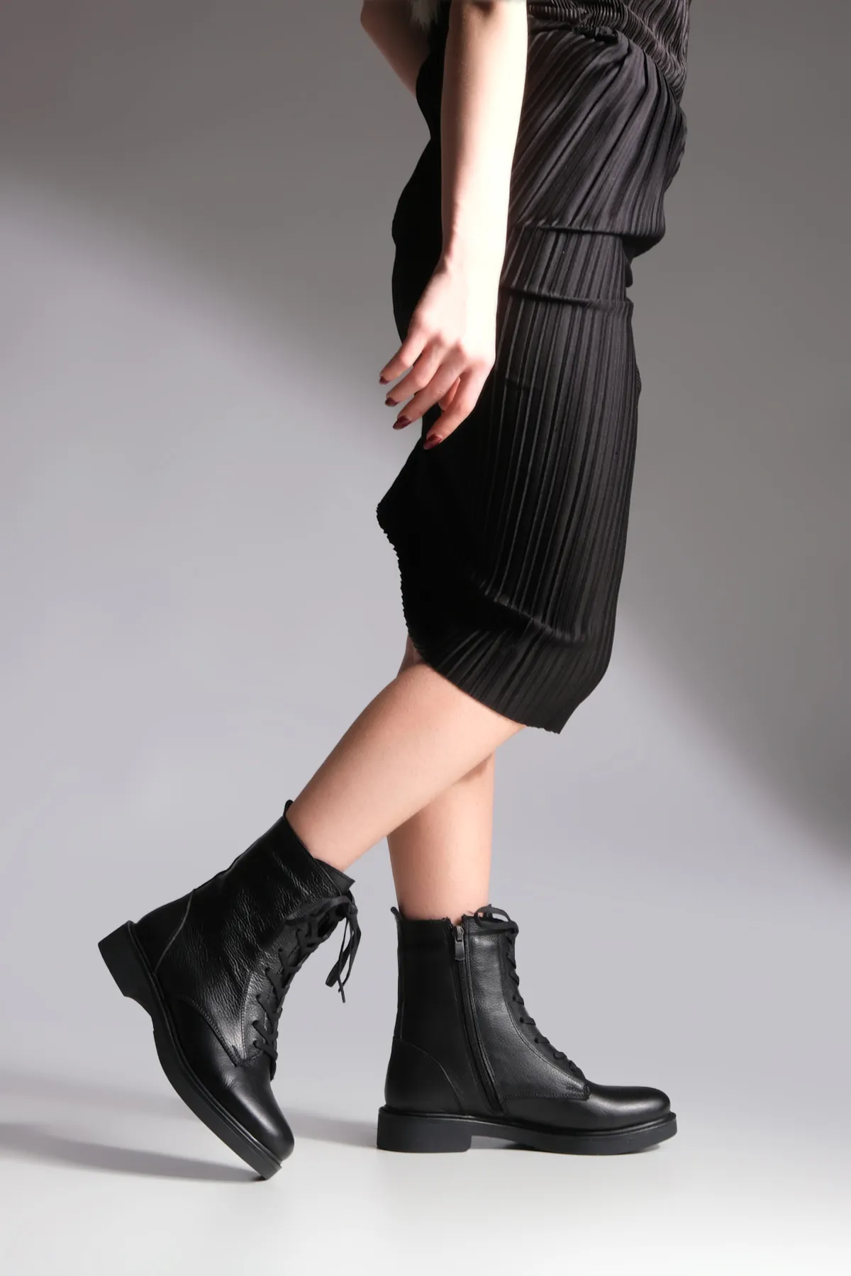 Marjin  Damen-Stiefel aus echtem Leder, Schnürung, Reißverschluss, Spitze, Schwarz