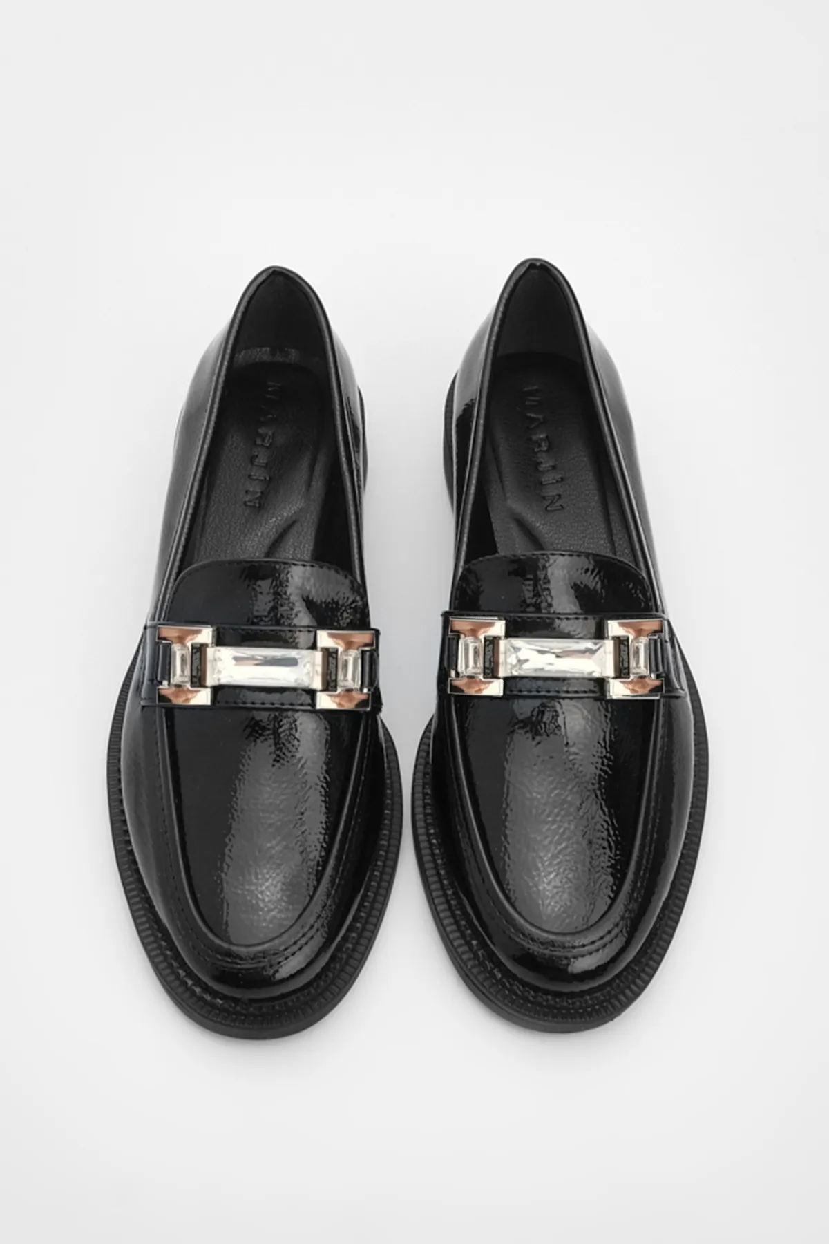 Marjin  Damen-Loafer mit Steinschnalle, Freizeitschuhe, Hosre, schwarzes Lackleder