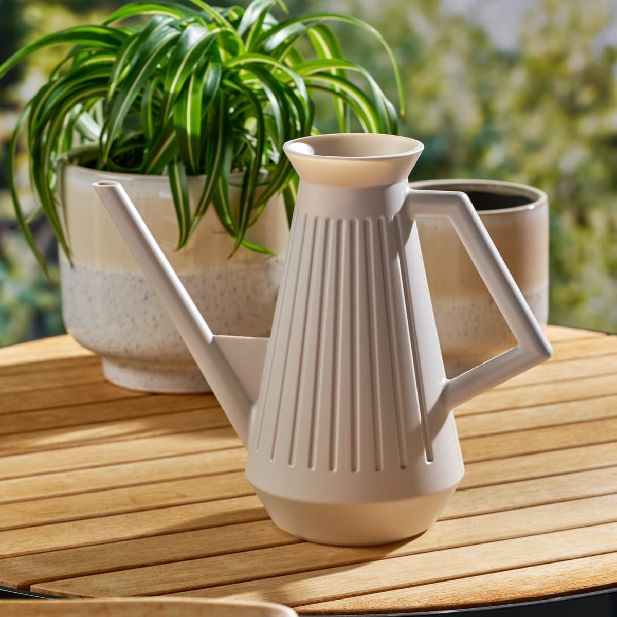 Gießkanne aus Kunststoff, beige (Volumen: 1,8 l), 1 St