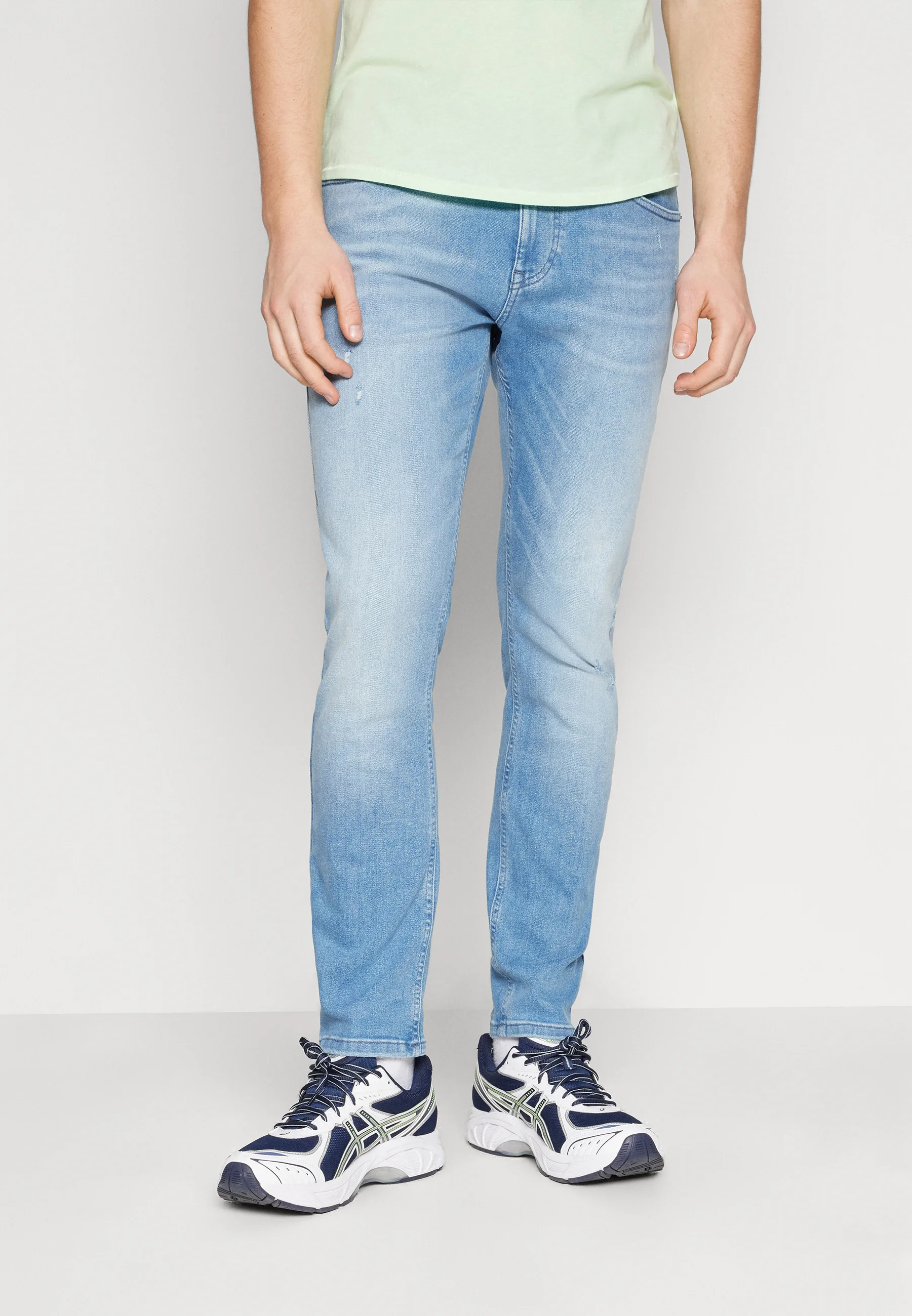 Tommy Jeans AUSTIN SLIM TAPERED - Vaqueros de corte cónico
