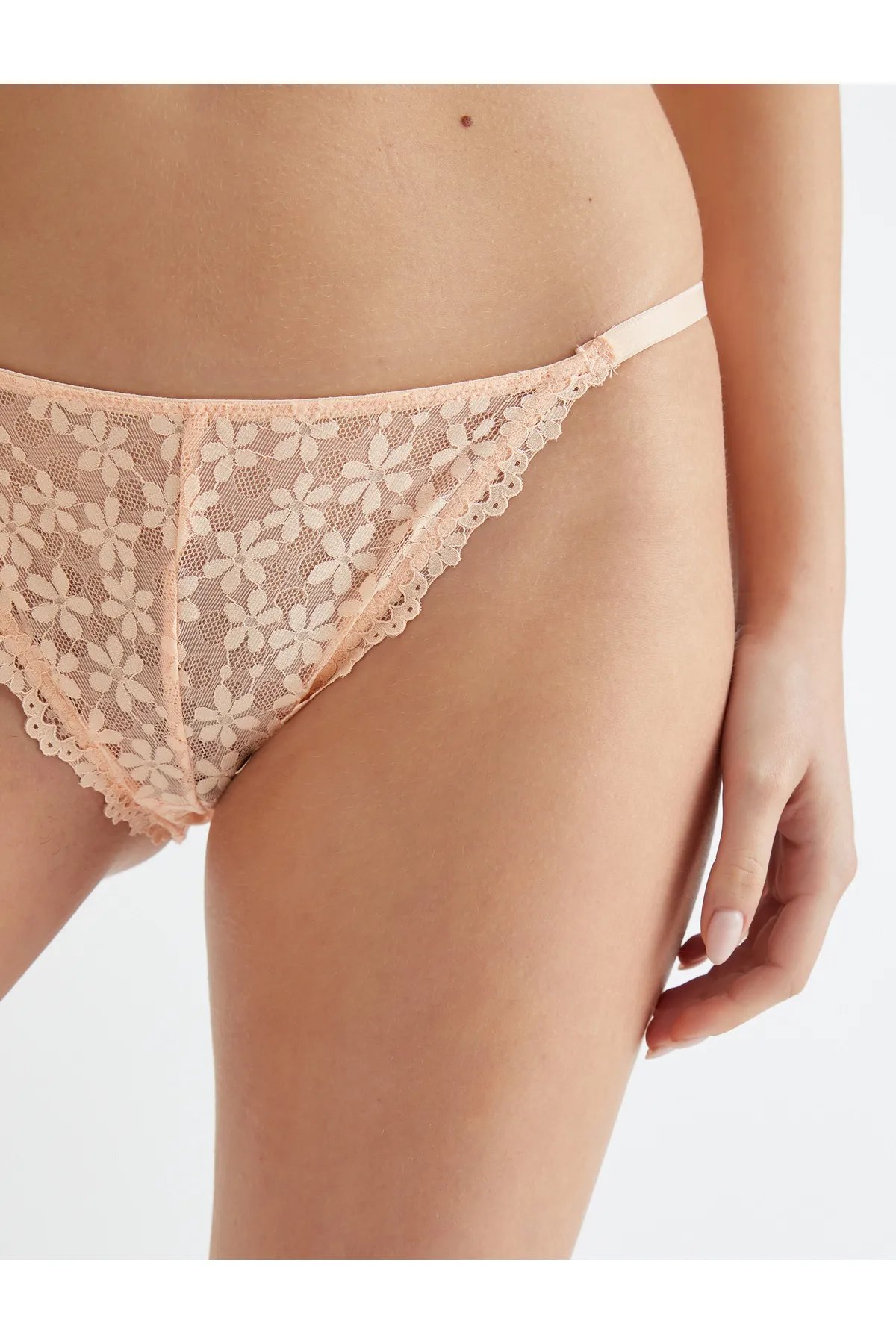 Koton  Brasilianisches Höschen mit Spitze und Blumenmuster, normale Taille