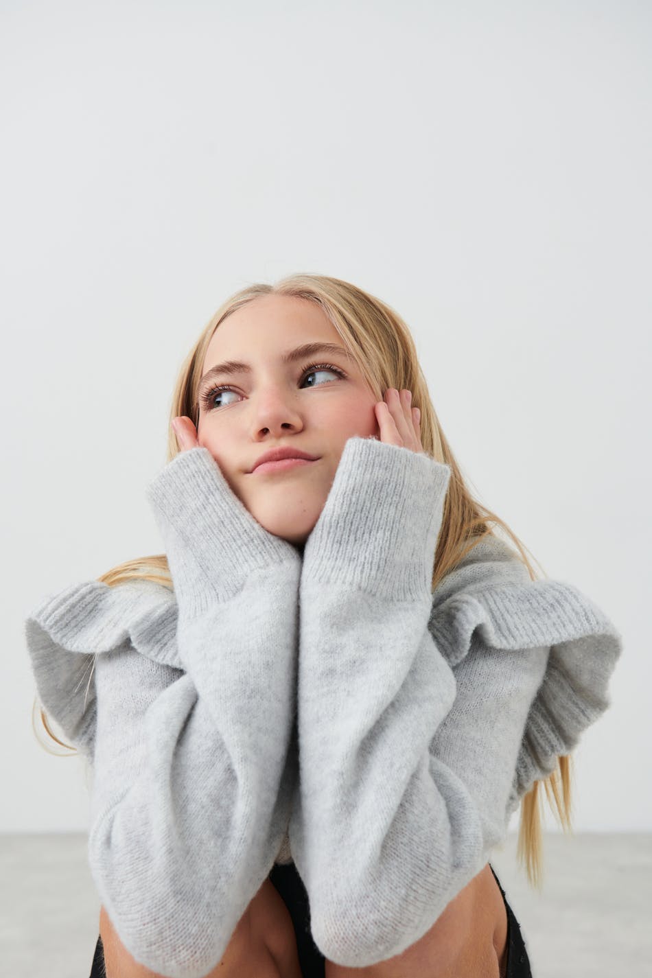 Y knitted frill sweater