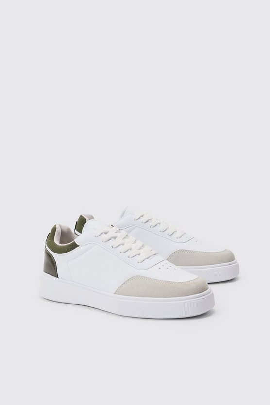 Weißer Sneaker mit klobiger Sohle