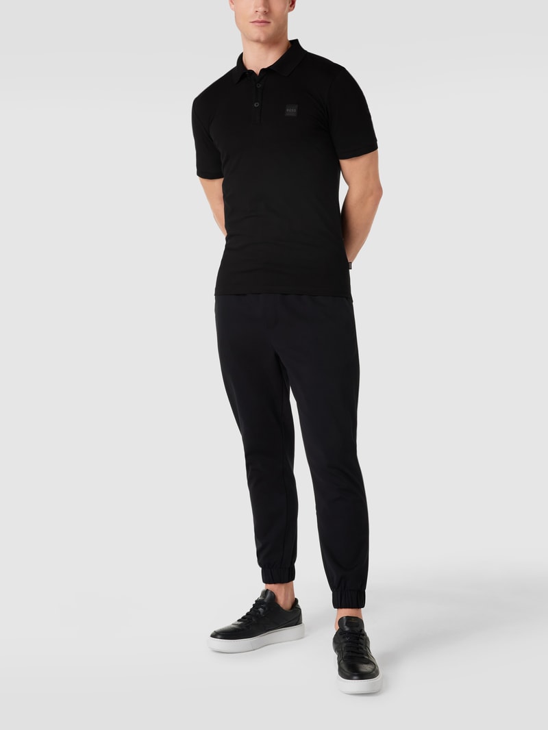 Slim Fit Poloshirt mit Label-Patch Modell 'Passenger' in schwarz