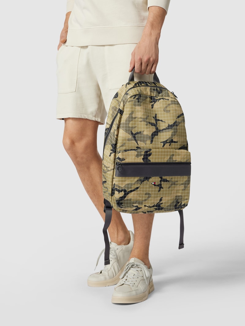 Rucksack mit Camouflage-Muster in khaki
