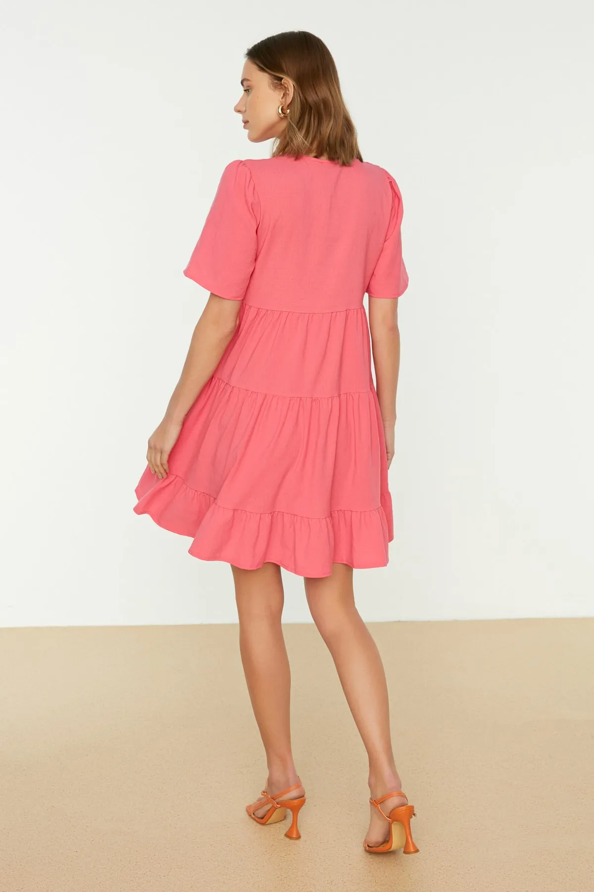 Trendyol Collection  Weit geschnittenes Mini-Webkleid in Fuchsia TWOSS20EL0400