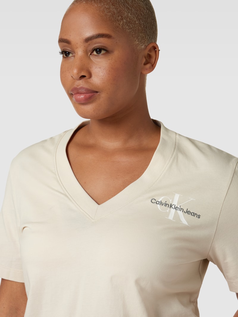 Slim Fit T-Shirt mit V-Ausschnitt in beige
