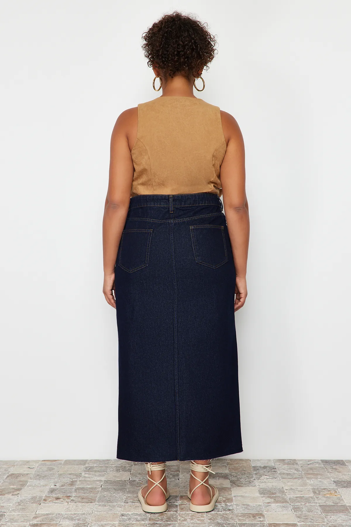 Trendyol Curve  Dunkelblauer, geschlitzter Maxi-Jeansrock TBSSS24AZ00046