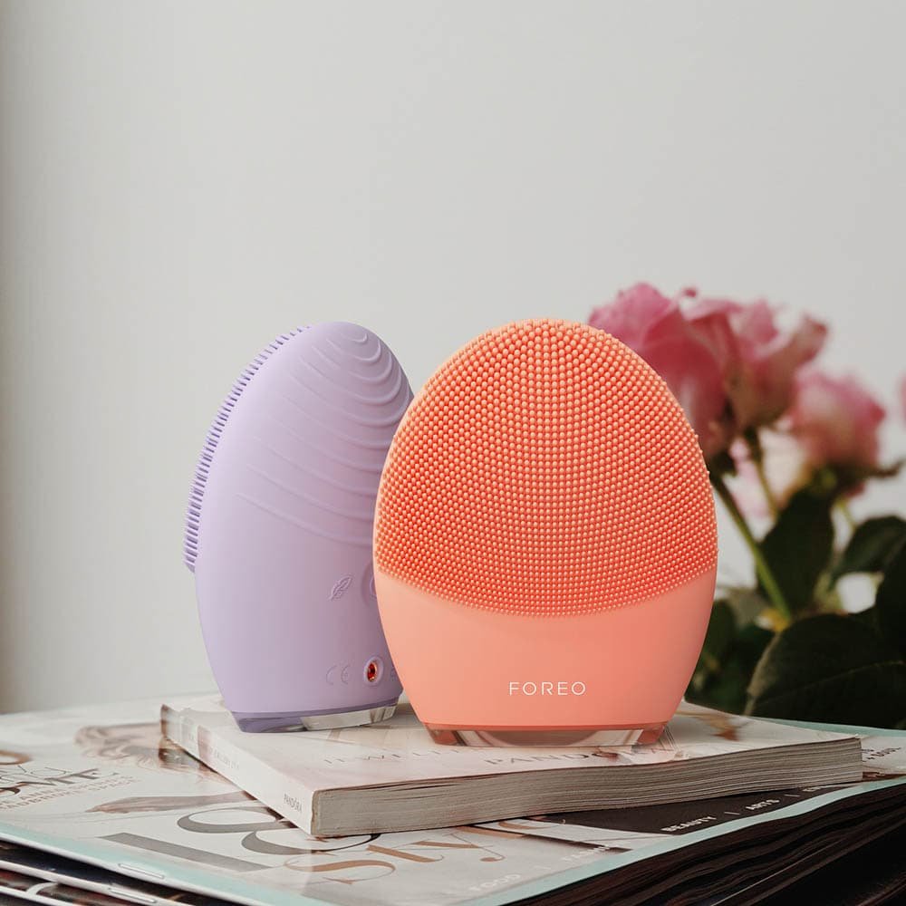 Foreo Luna 4 Smartes 2-in-1-Gesichtsreinigungs- und Straffungsgerät