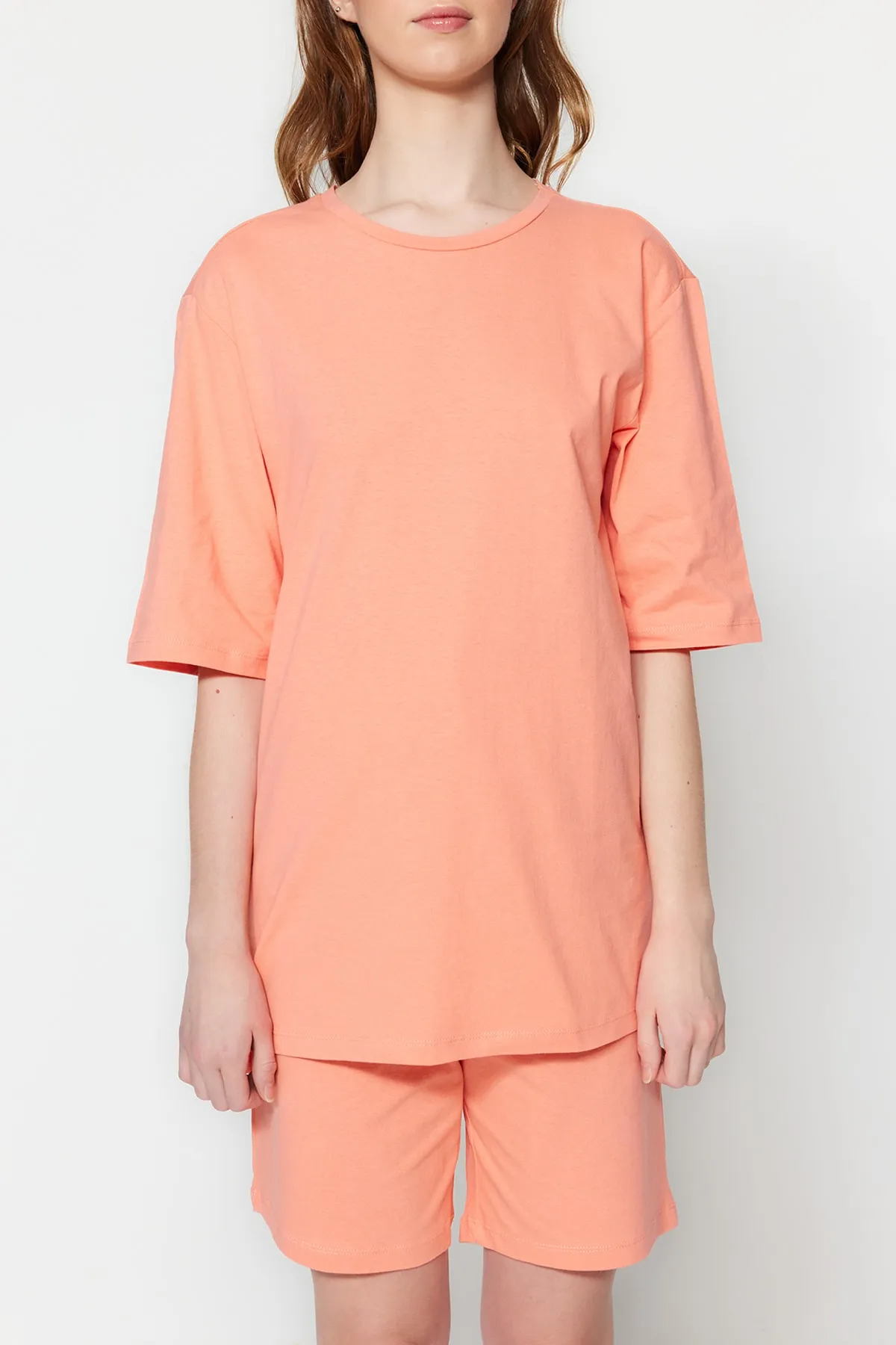 Trendyol Collection  Pfirsich Unisex 100 % Baumwolle Slogan bedrucktes T-Shirt-Shorts-Strick-Pyjama-Set THMSS22PT0694