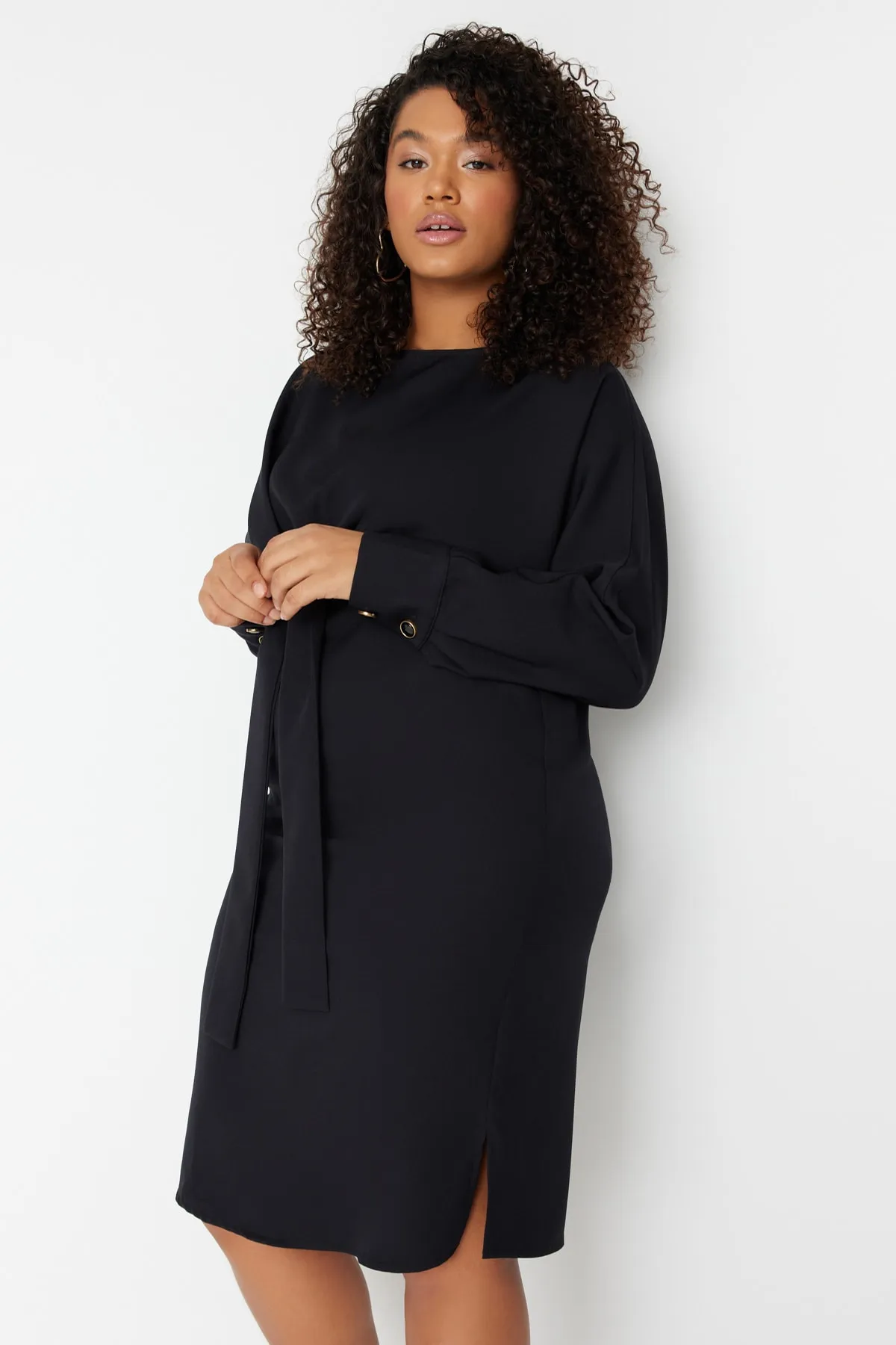 Trendyol Curve  Schwarzes, gewebtes Kleid mit Krawattendetails TBBAW23AH00089