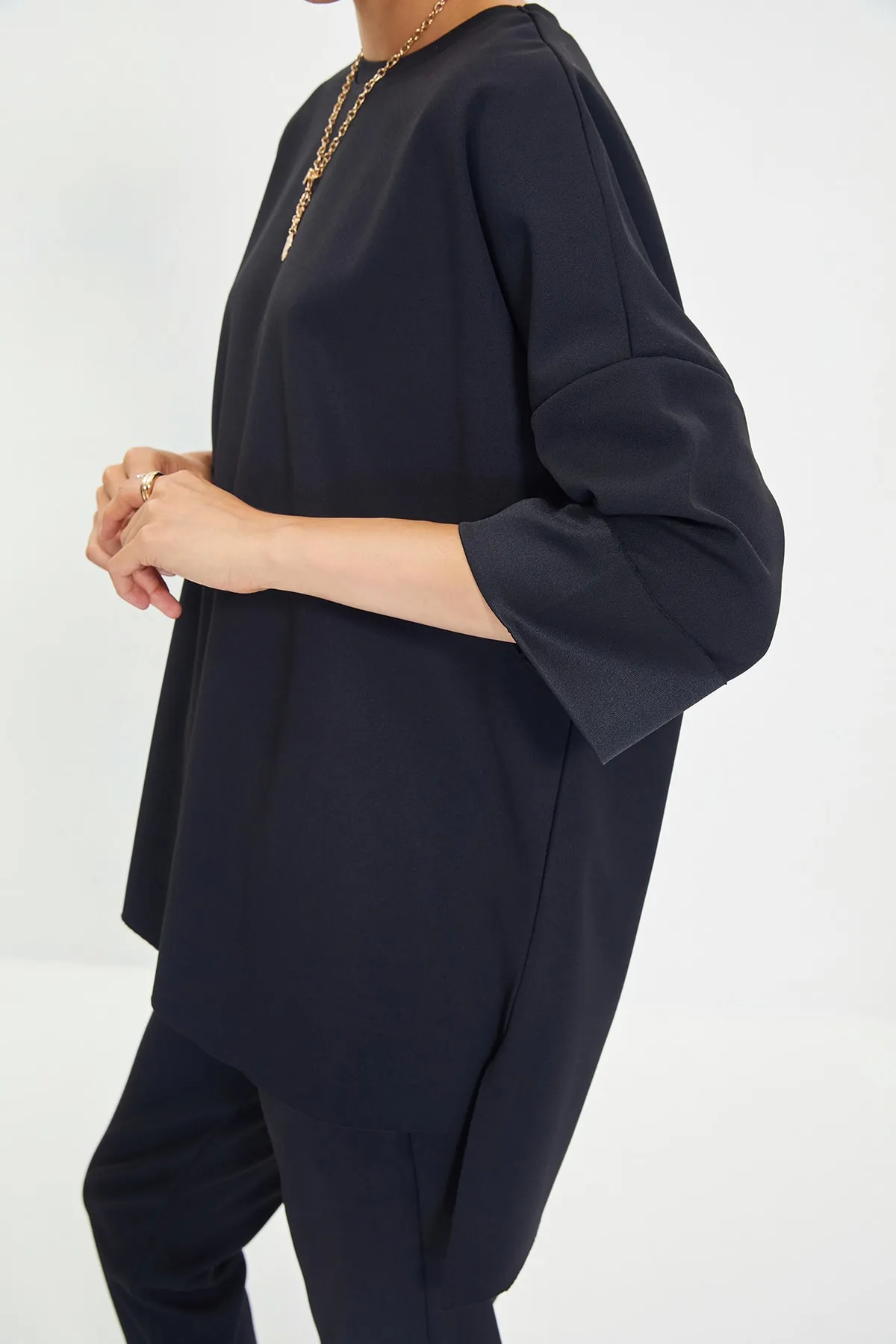Trendyol Collection  Schwarzes, weit geschnittenes Strickoberteil und -unterteil-Set TWOAW21AU0032