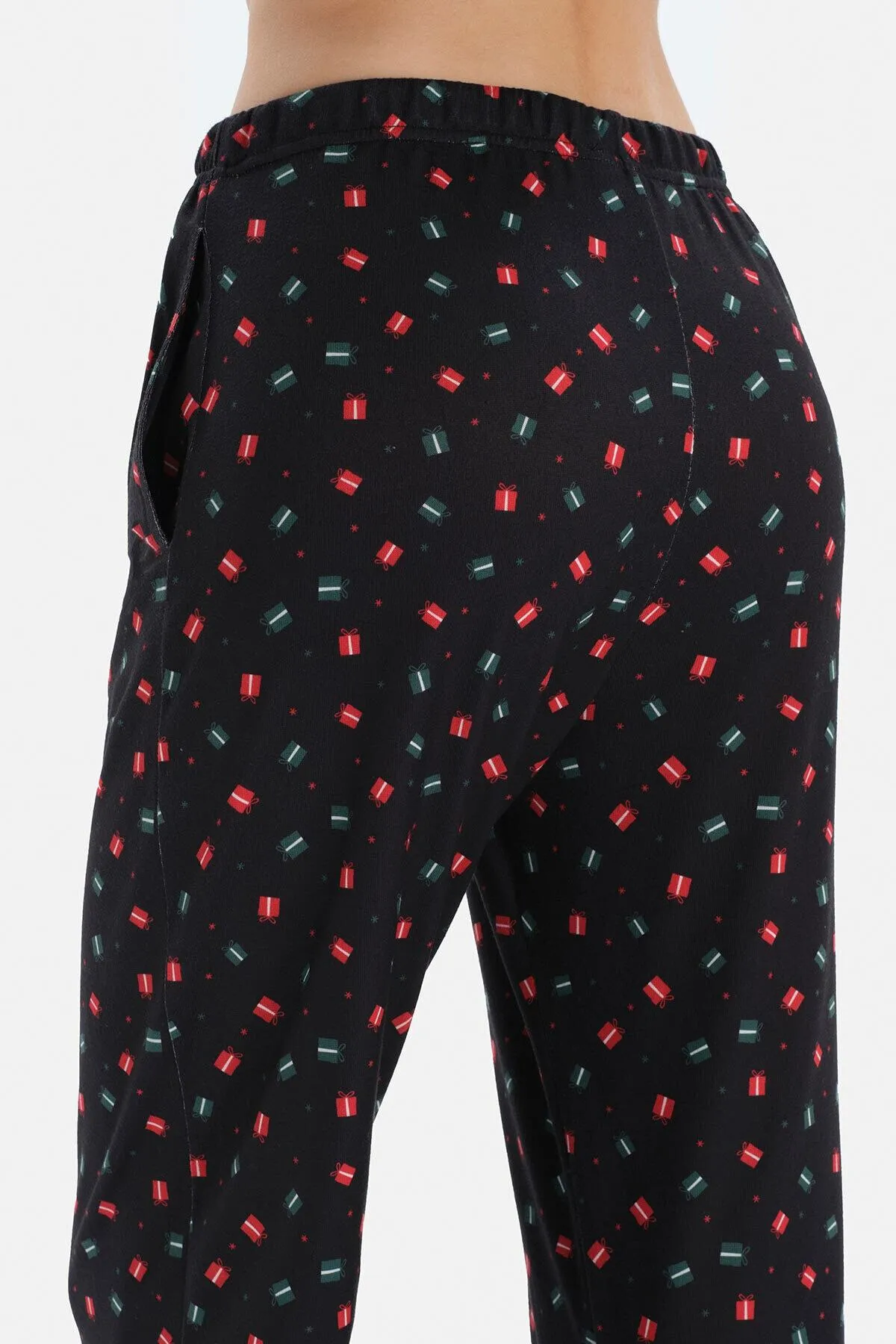 Dagi  Schwarze Pyjamahose mit Geschenkpapier-Aufdruck