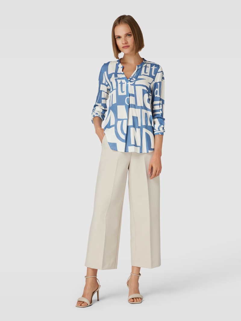 Schluppenbluse mit Allover-Muster in hellblau