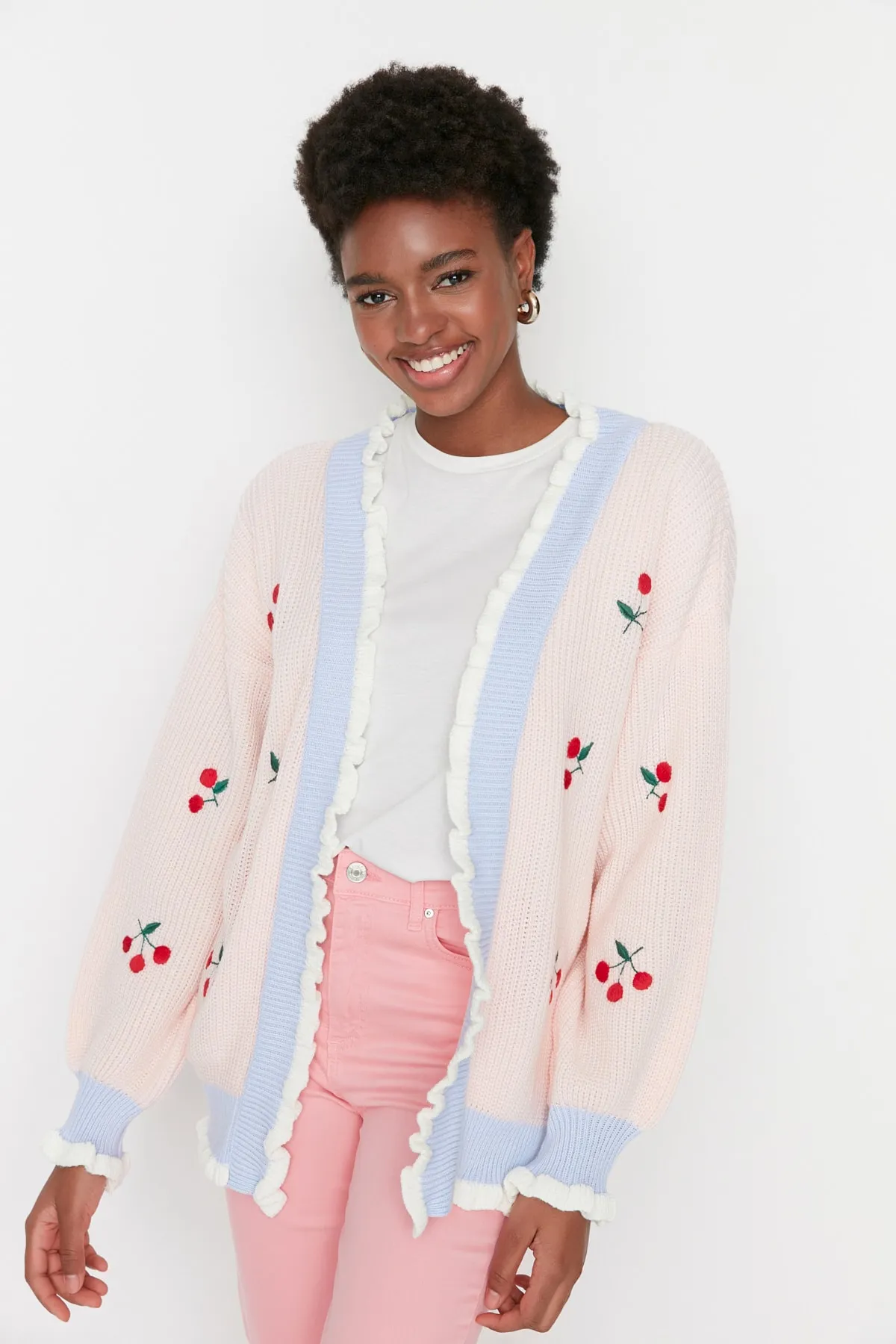 Trendyol Collection  Puderfarbene bestickte Strickjacke TWOAW21HI0628
