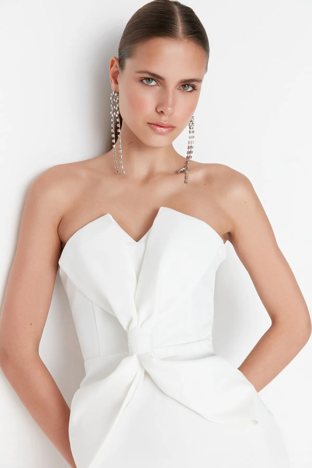 Trendyol Collection  Ecru-Kragen, detailliertes Hochzeits-/Hochzeits-Elegantes Abendkleid TPRSS22EL00023