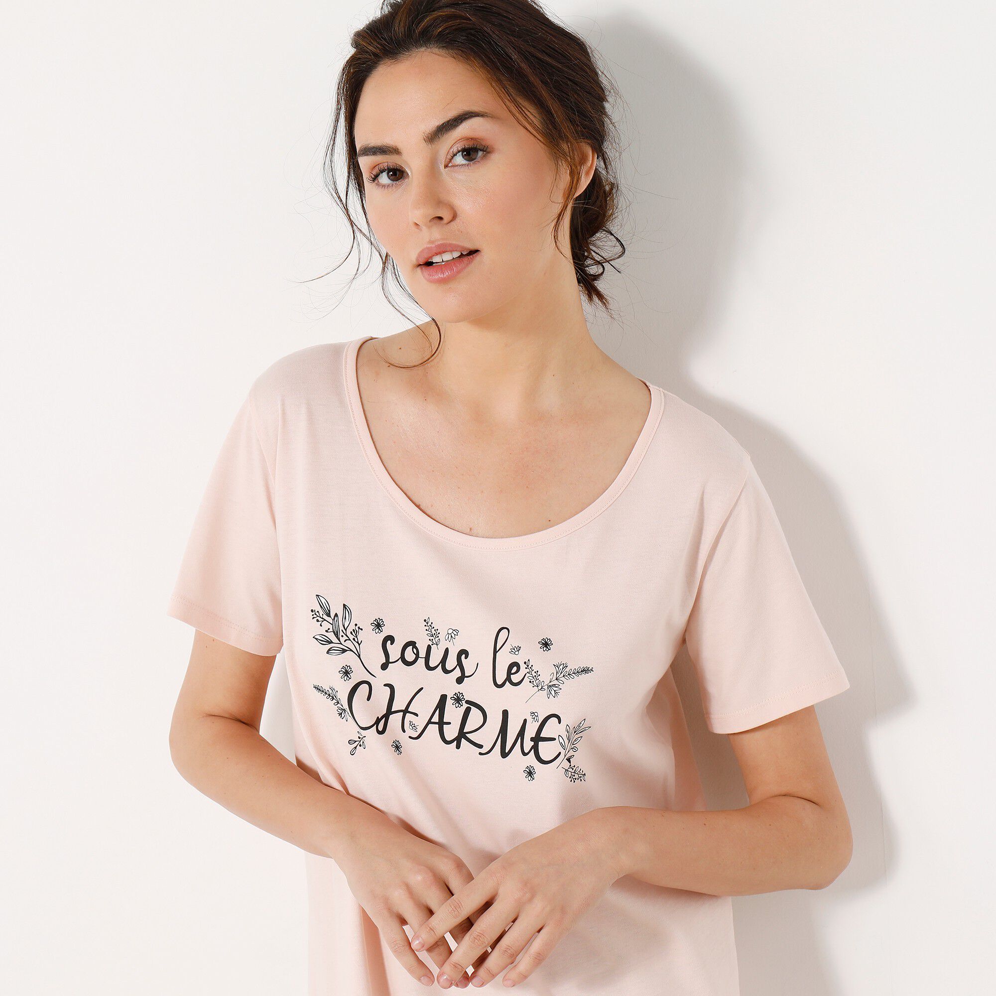 Chemise de nuit longue manches courtes motif «sous le charme »