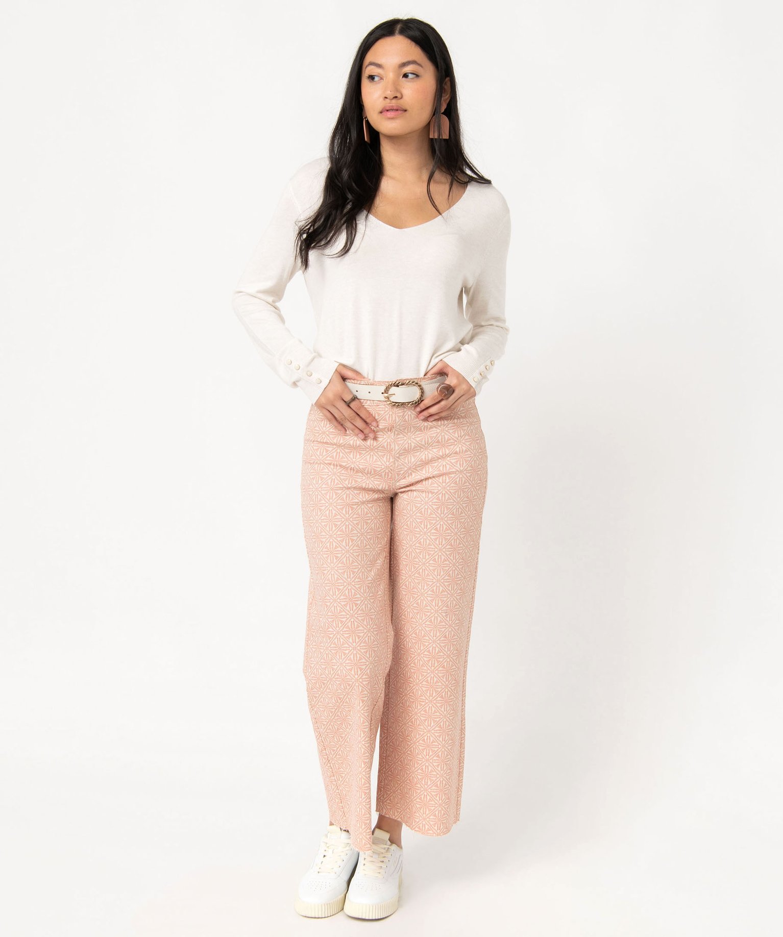 Pull en maille fine à col V et boutons fantaisie femme ecru | GEMO