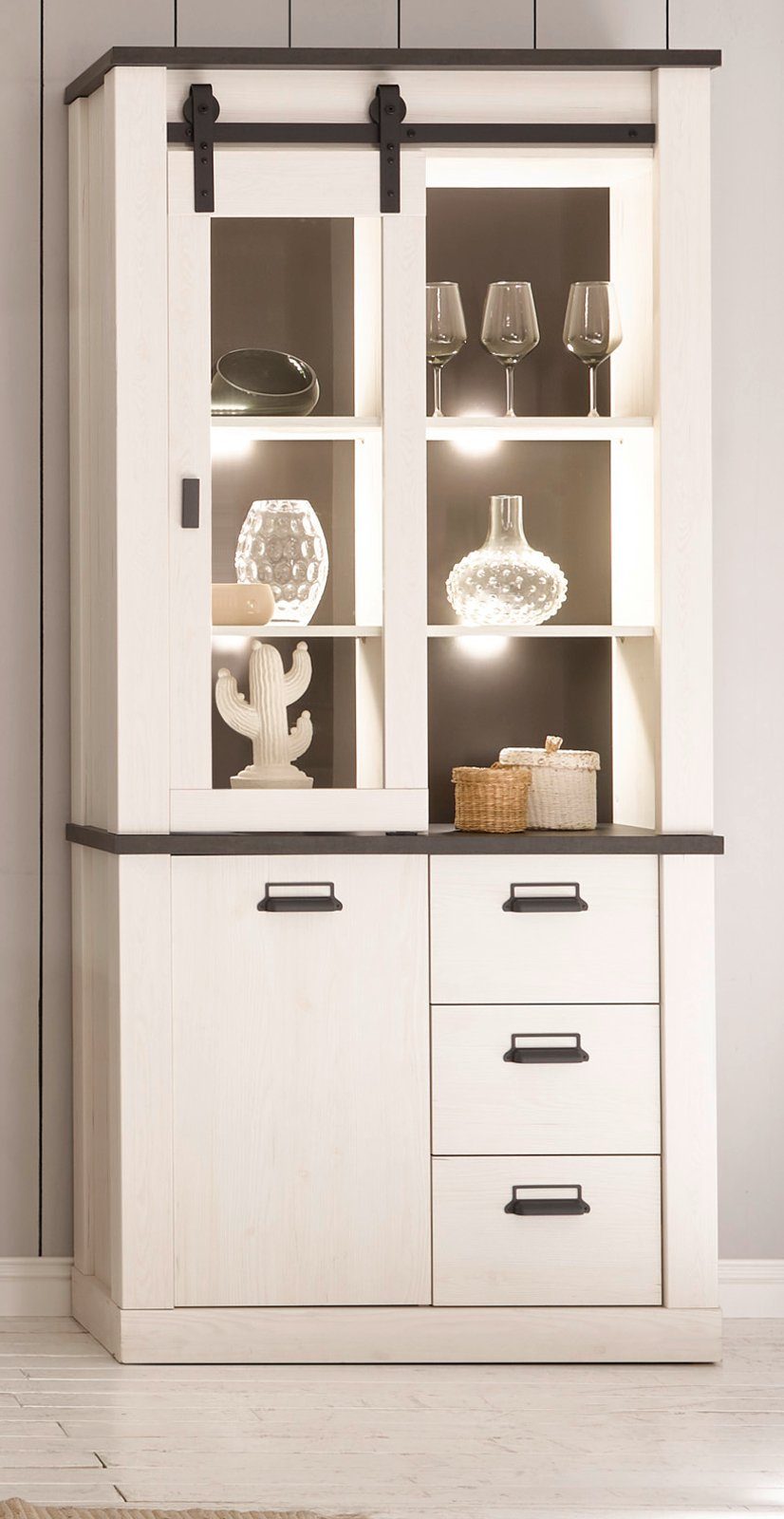 Furn.Design Esszimmer-Set Stove, (Möbel-Set in Pinie weiß Landhaus, 2-teilig), mit Scheunentorbeschlag