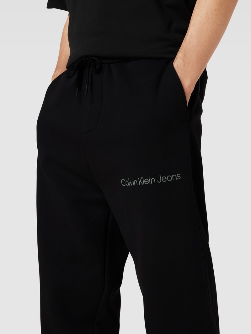 Sweatpants mit Label-Print in schwarz