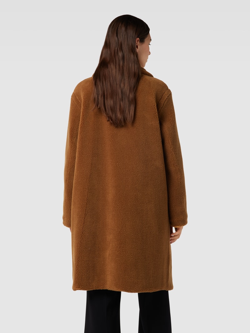 Mantel aus Teddyfell in camel