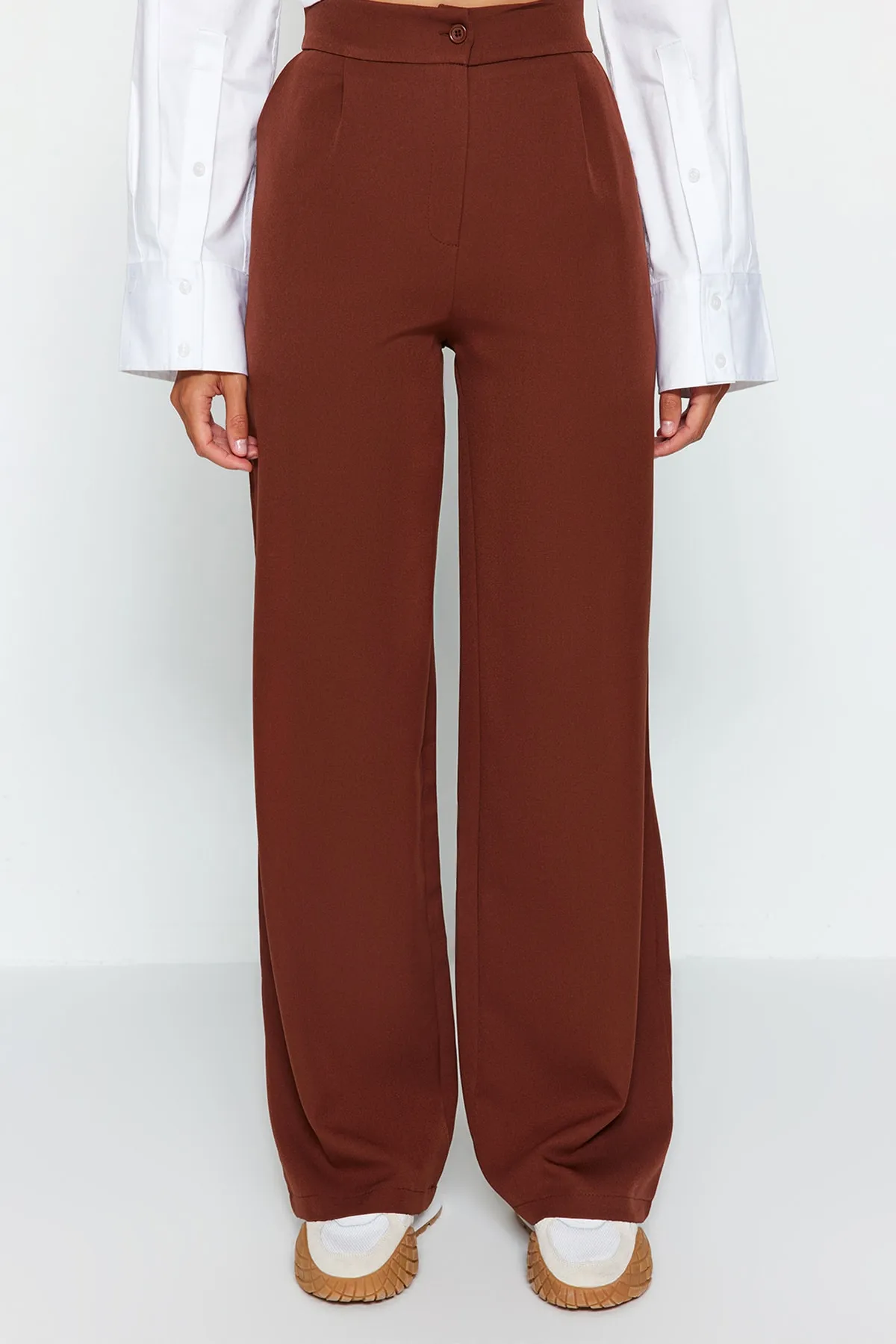 Trendyol Collection  Braune Hose mit weitem Bein TWOAW22PL0139