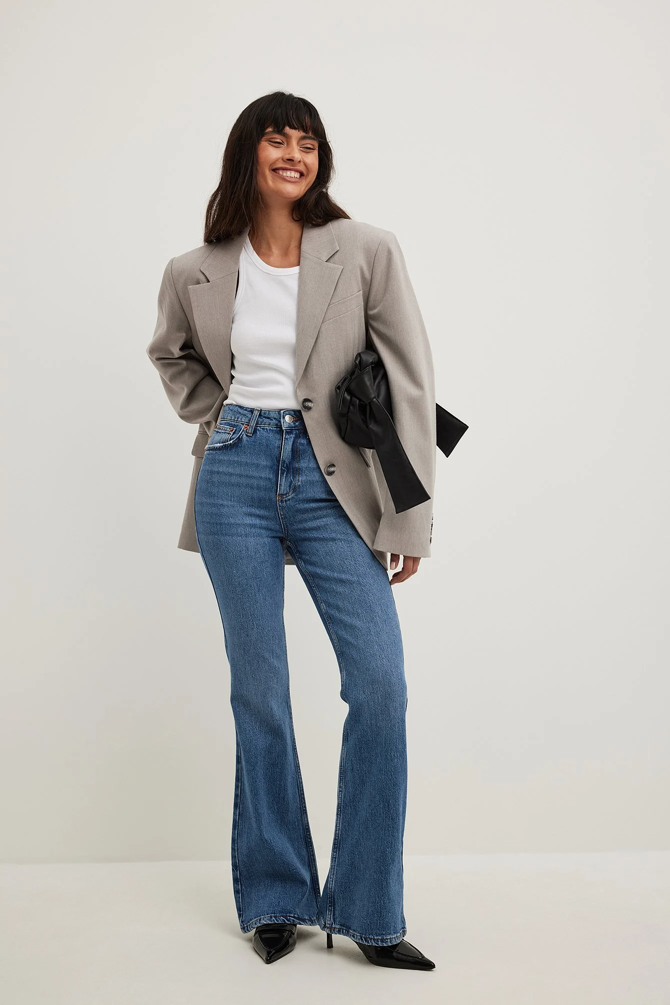 Ausgestellte Jeans mit hoher Taille