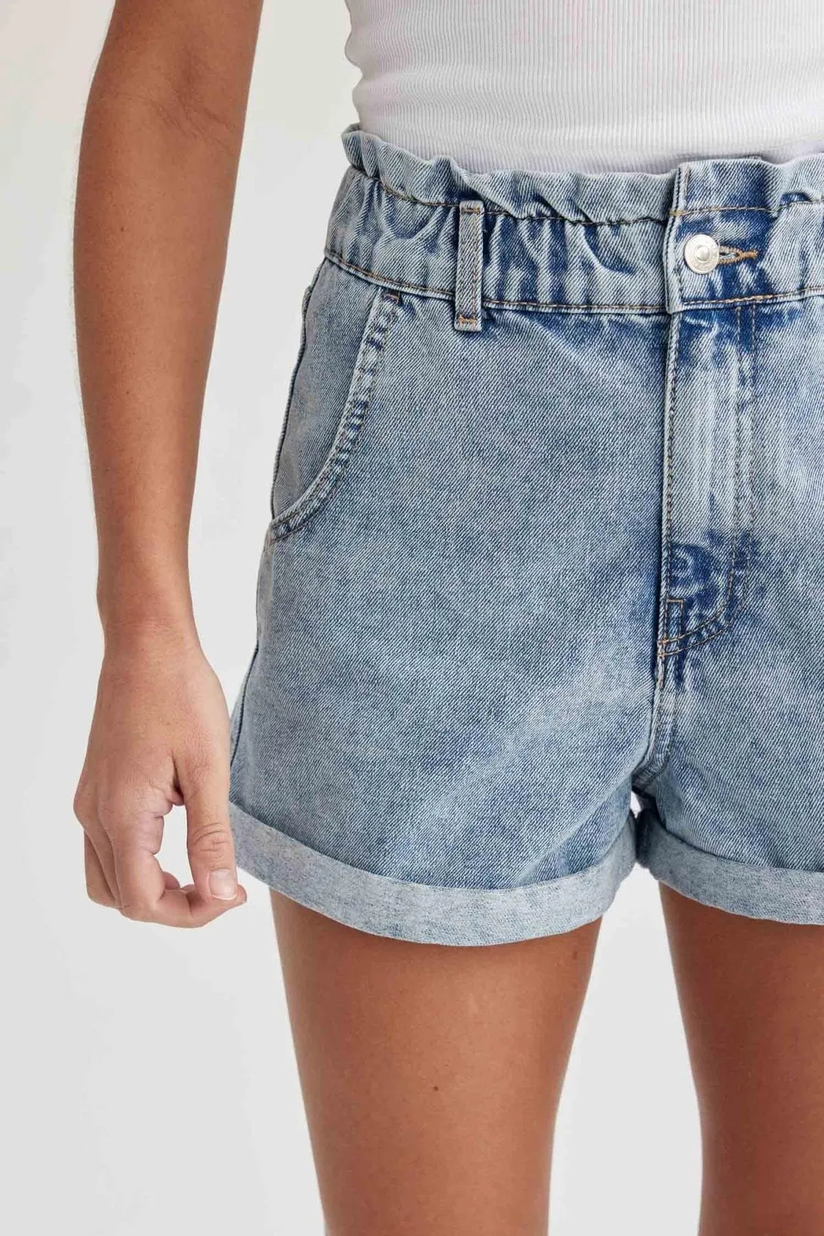 DeFacto  Paperbag-Jeansshorts mit umgeschlagenem Bein A2611ax23sm