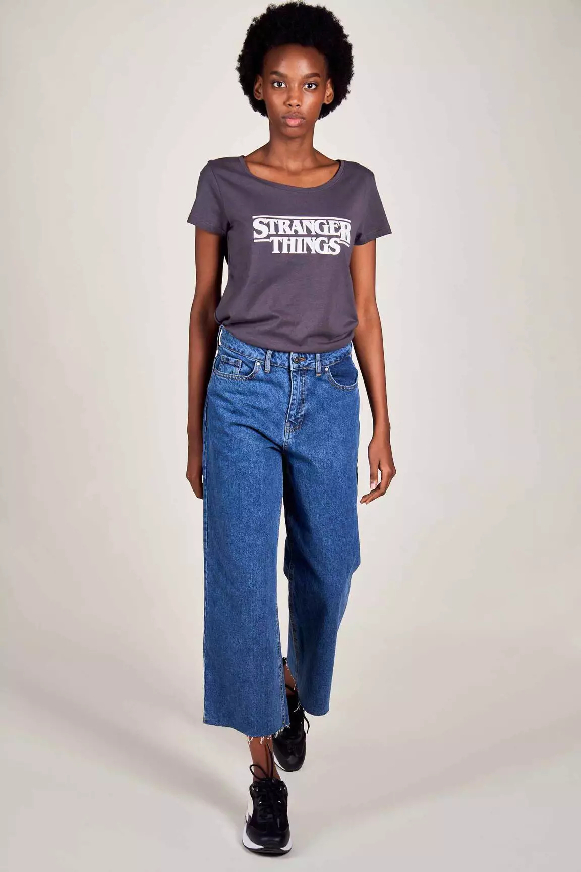 Stranger Things Tshirts Femme couleur noir