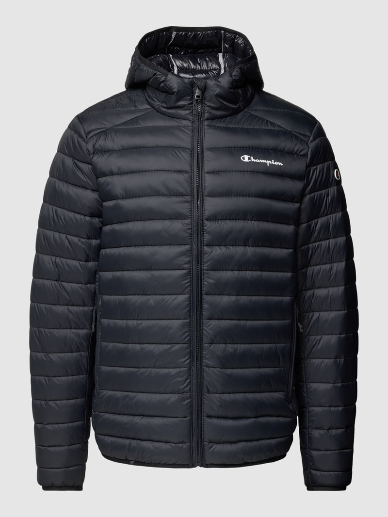 Steppjacke mit Kapuze in schwarz