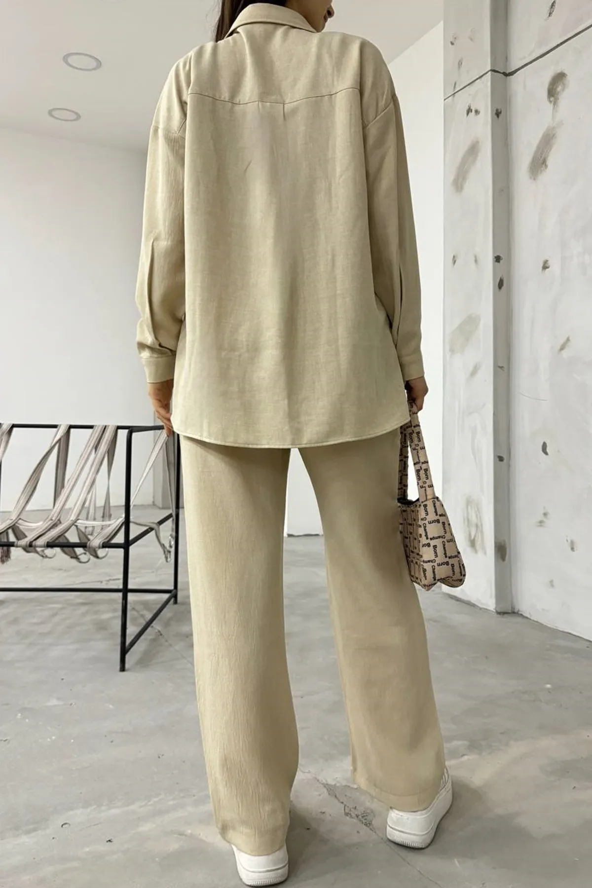vuvutasarım  Beigefarbenes Leinenstoff-Set mit Blasebalgtaschen-Design, Hemd und Hose, übergroßes Doppelset 12093