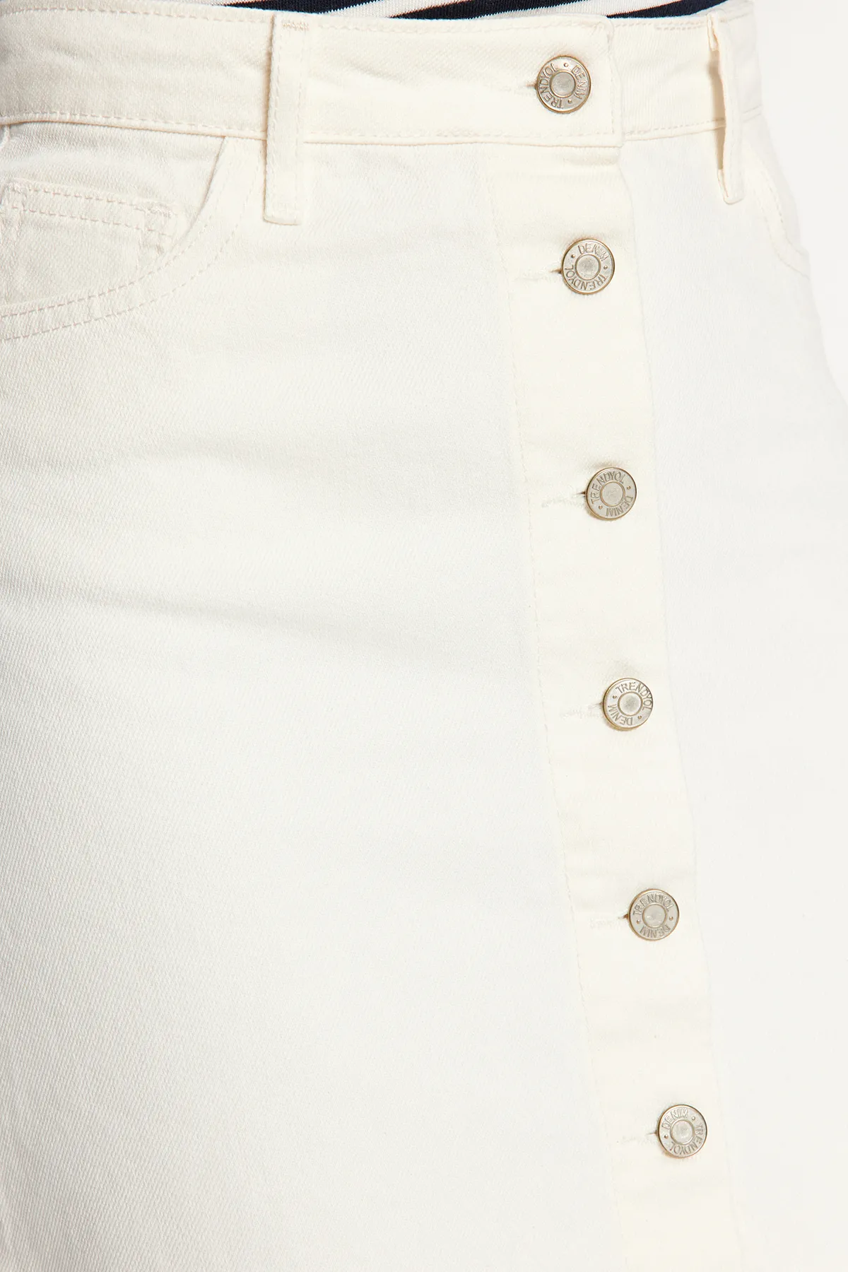 Trendyol Collection  Ecrufarbener Denim-Jeansrock mit Knopfverschluss TCTSS23EE00024