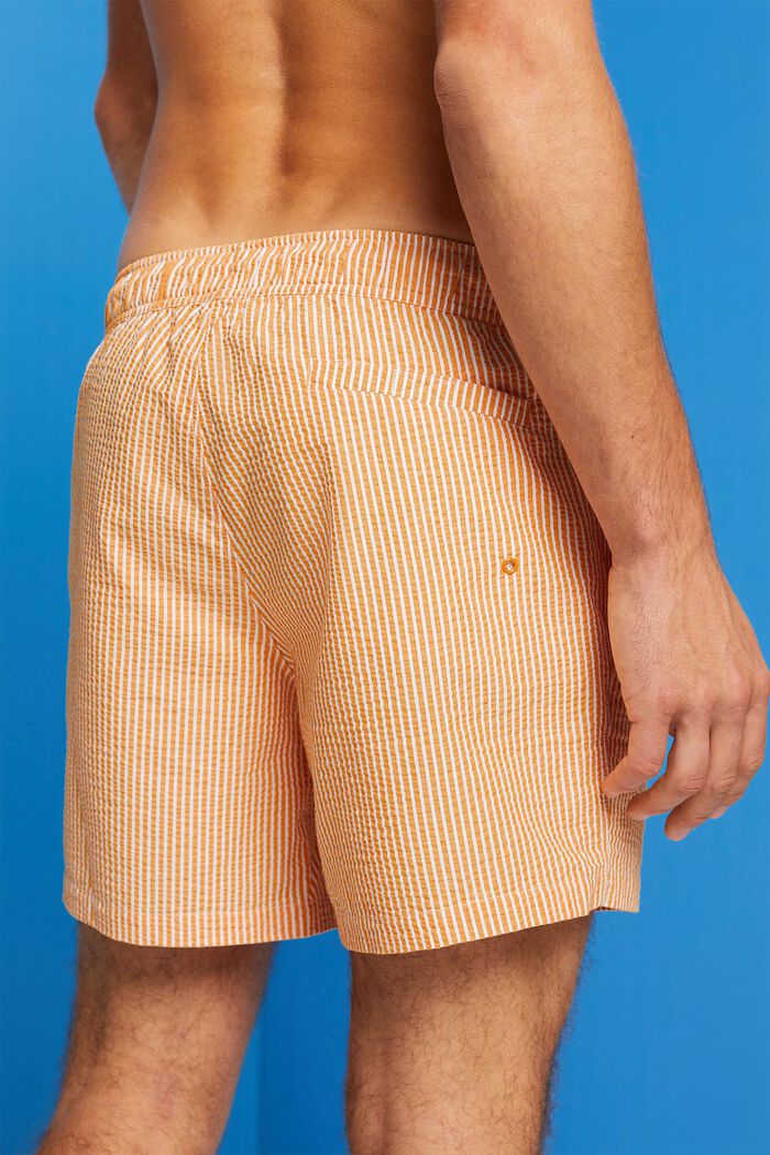 Strukturierte Badeshorts mit Streifen