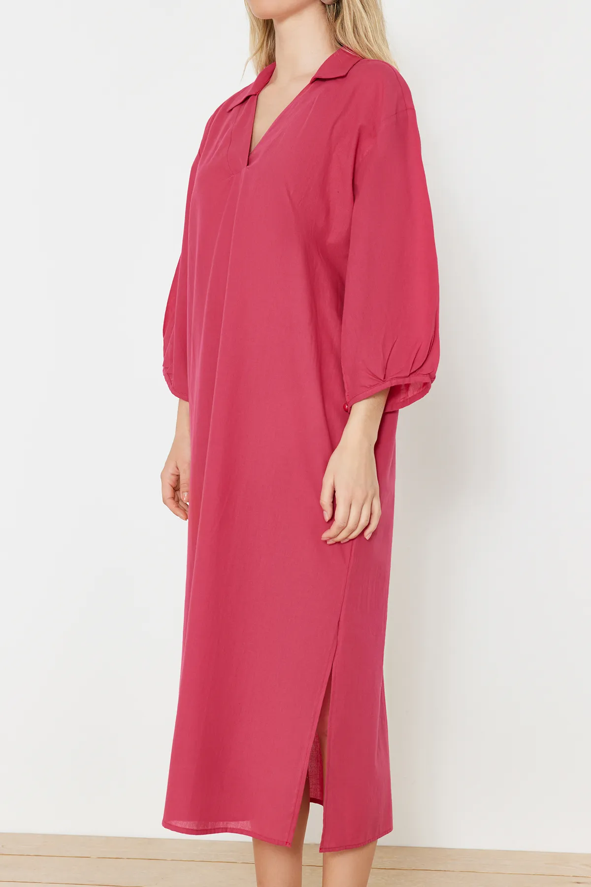 Trendyol Collection  Fuchsia Wide Fit Midi-Strandkleid aus Webstoff TBESS22EL0009