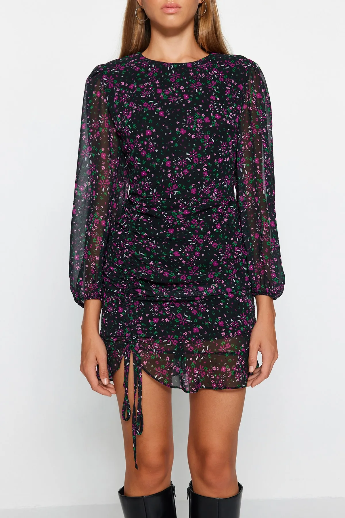 Trendyol Collection  Rosa Rock-detailliertes Webkleid TWOAW22EL0700