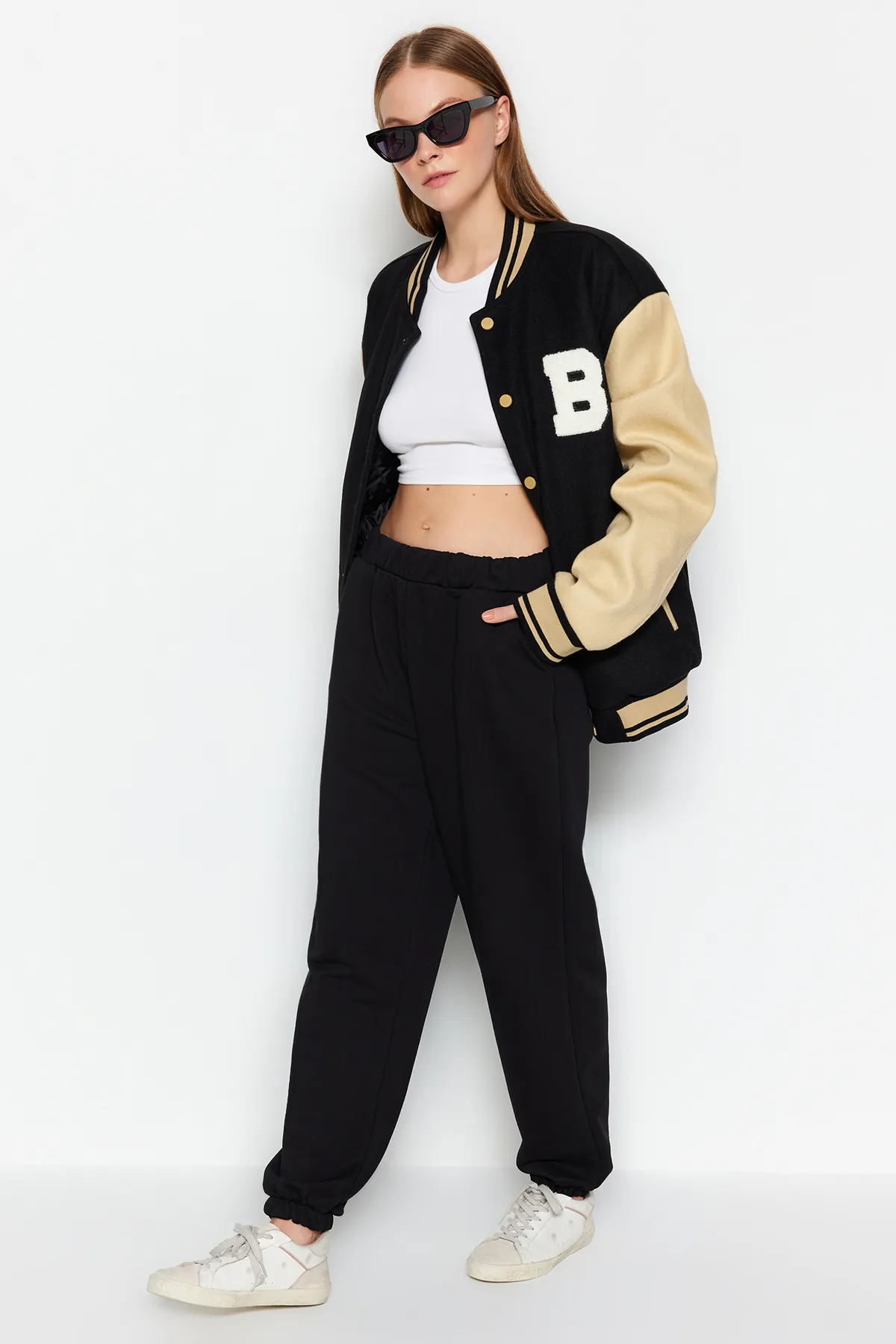 Trendyol Collection  Schwarze Balloon Jogger-Jogginghose aus dickem Strick TWOAW24EA00030