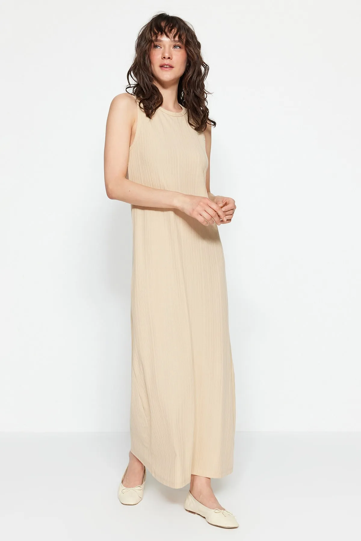 Trendyol Modest  Beiges ärmelloses Strickkleid mit Kordelzug TCTSS23EB00001