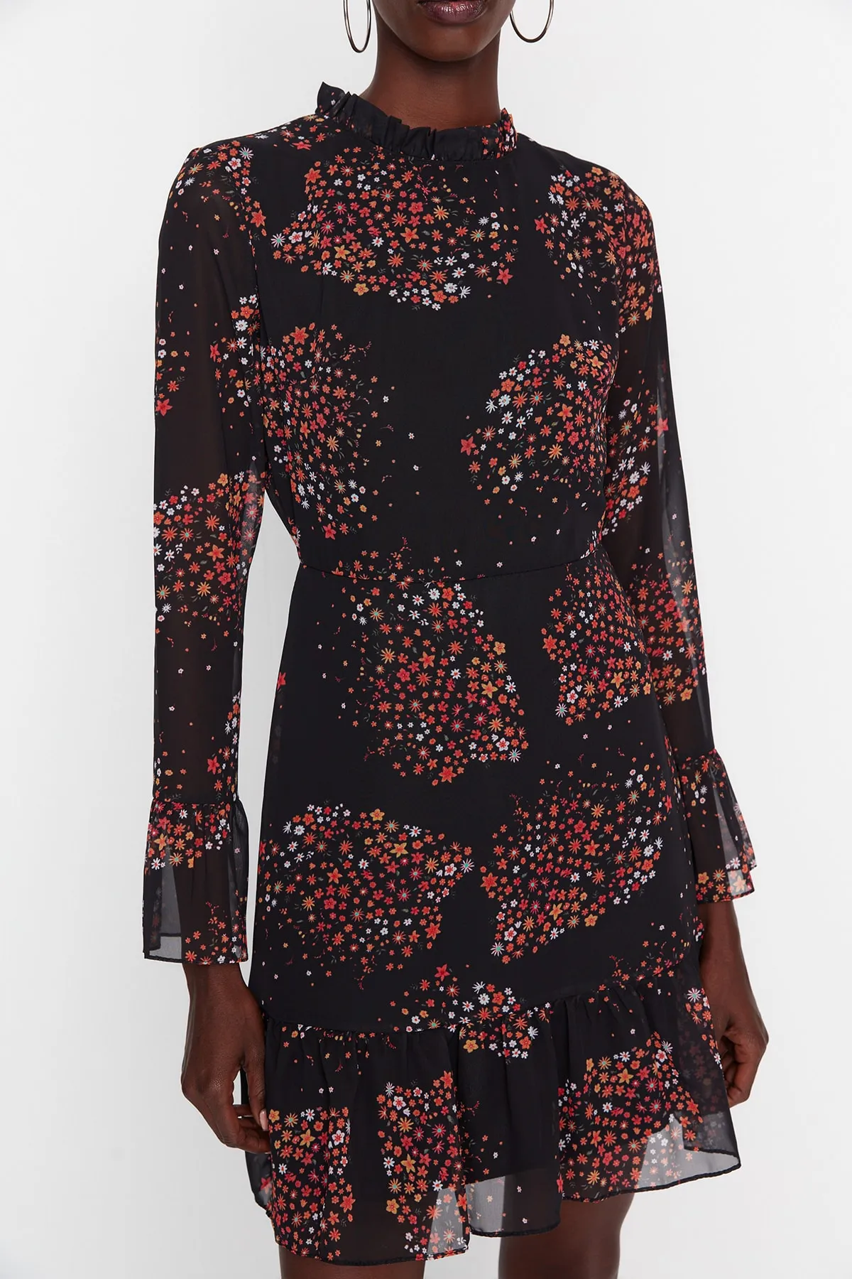 Trendyol Collection  Braunes Webkleid mit hohem Kragen TCLAW19LJ0076