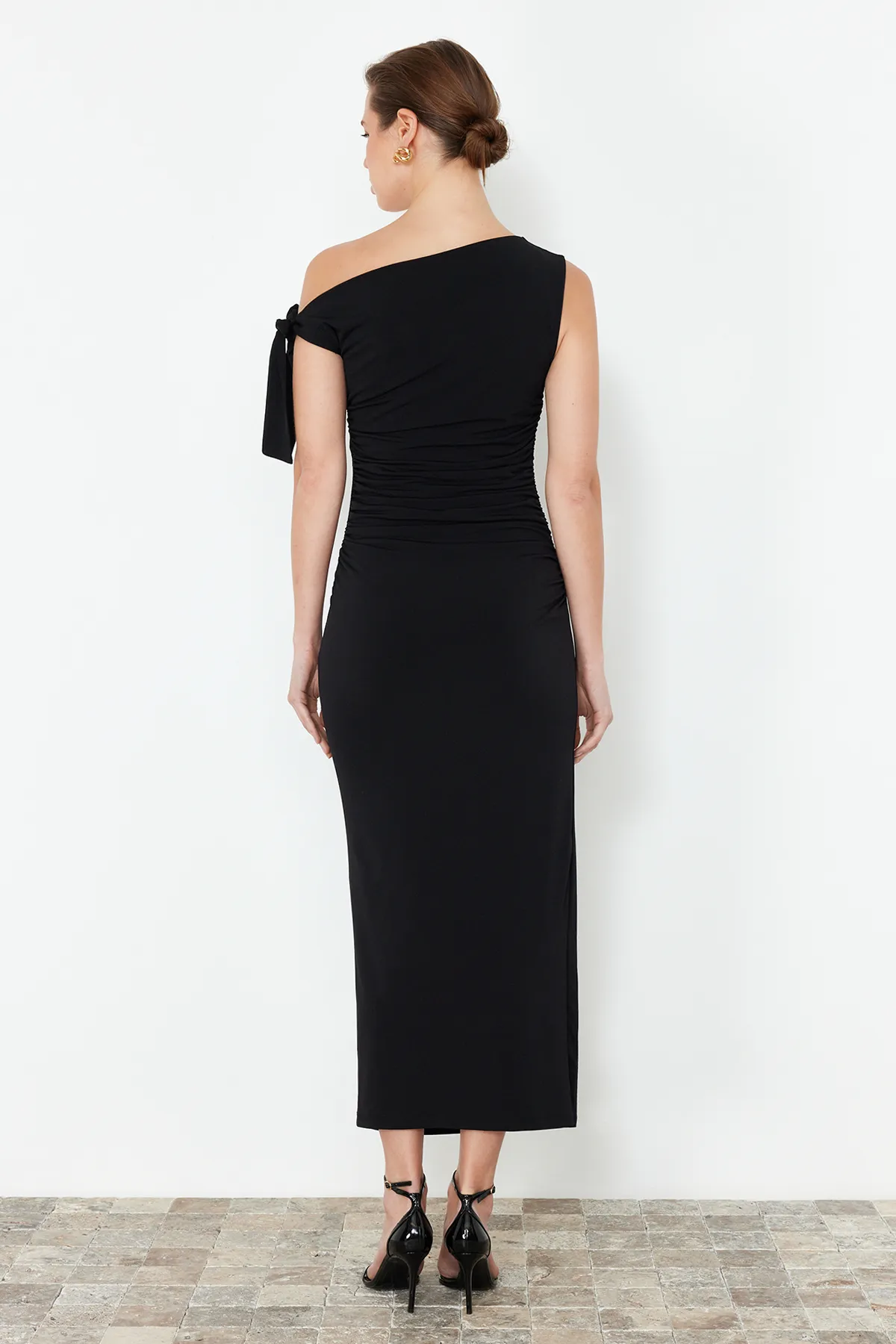 Trendyol Collection  Schwarzes, figurbetontes Maxi-Bleistiftkleid aus Strick in limitierter Auflage TWOSS24EL00563