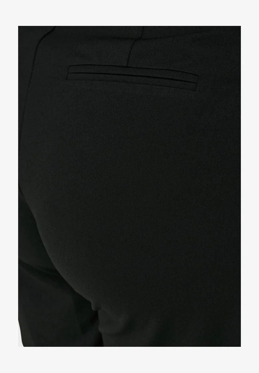 SOLO Carmakoma CURVY - Pantalones cortos