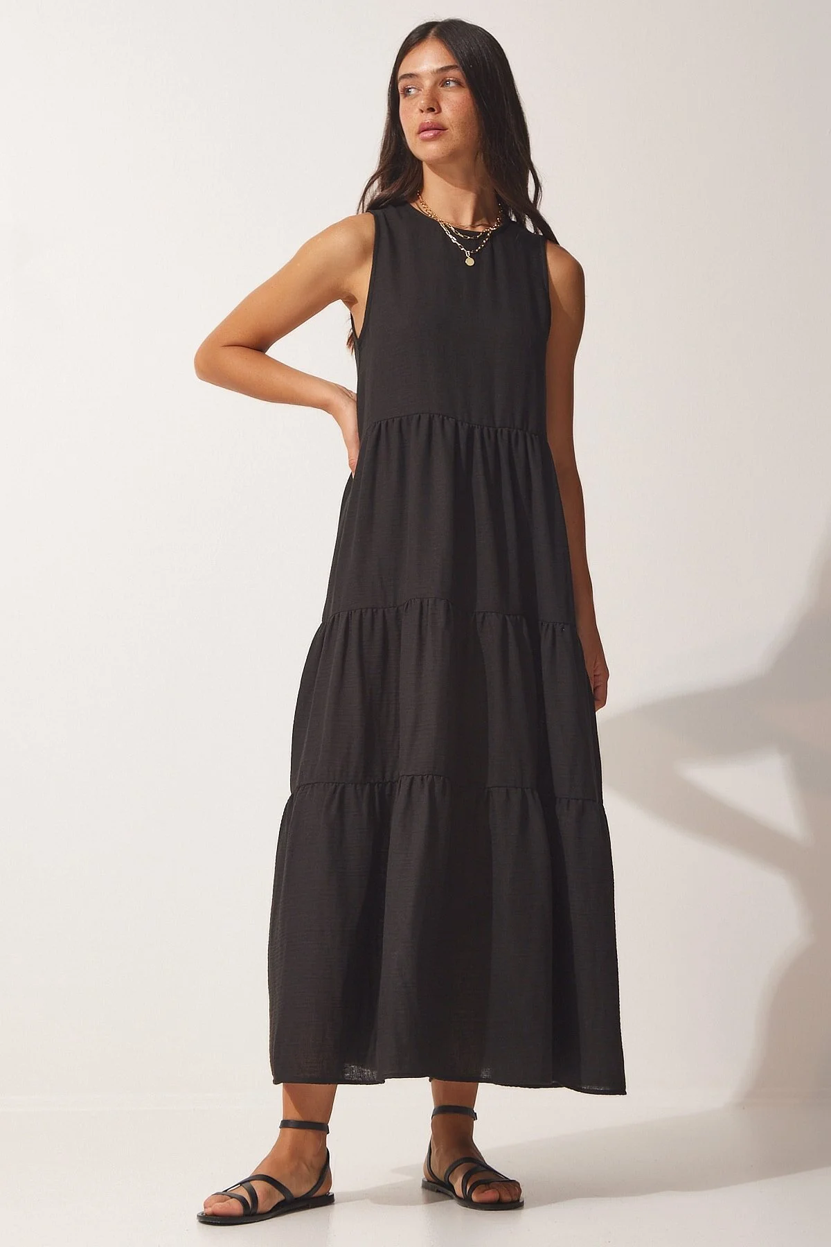 Happiness İstanbul  Schwarzes, ärmelloses Strickkleid mit Volant für Damen UB00129