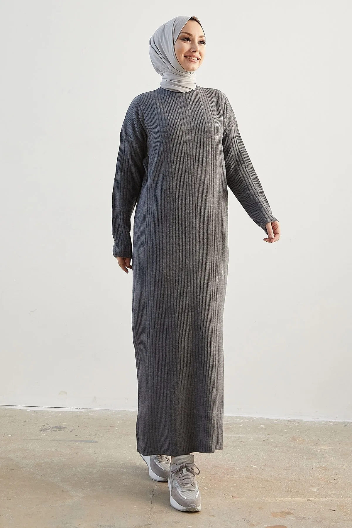 InStyle  Arissa Rollkragenpullover, langes Strickkleid – Grau